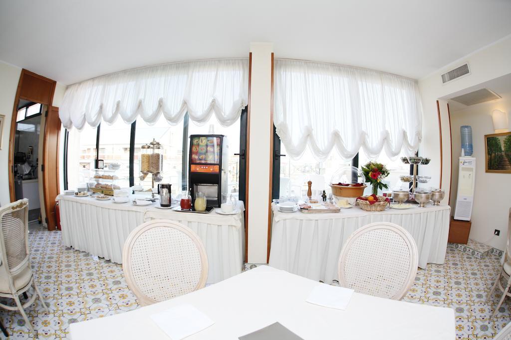 Hotel Colonna Бриндизи Екстериор снимка