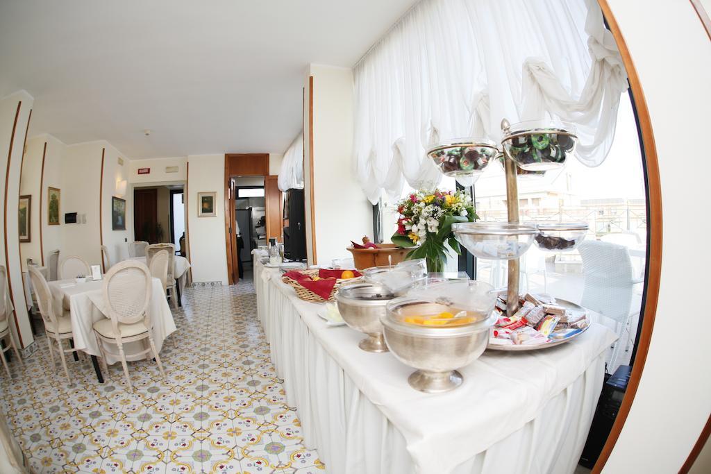 Hotel Colonna Бриндизи Екстериор снимка