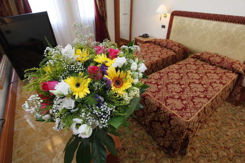 Hotel Colonna Бриндизи Екстериор снимка