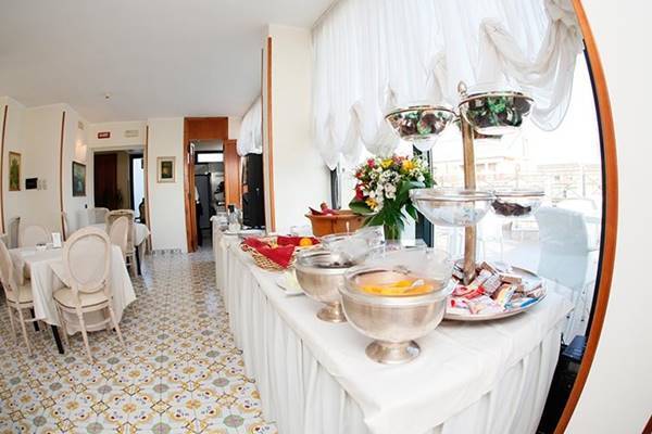Hotel Colonna Бриндизи Екстериор снимка