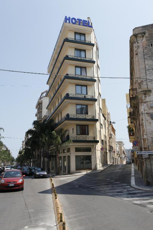 Hotel Colonna Бриндизи Екстериор снимка