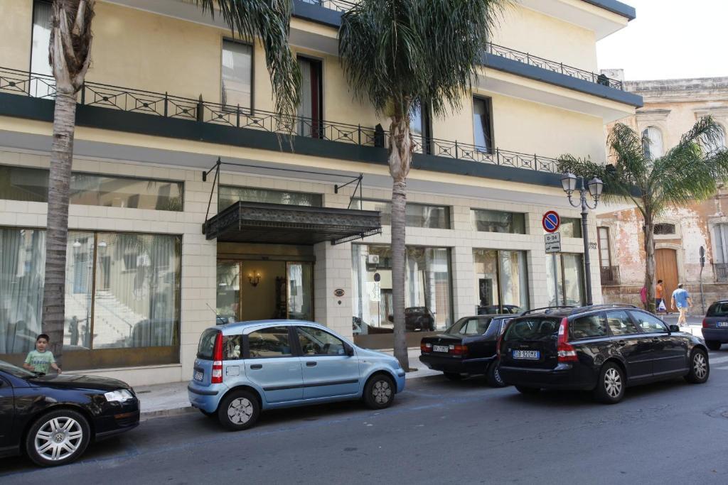 Hotel Colonna Бриндизи Екстериор снимка