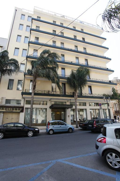 Hotel Colonna Бриндизи Екстериор снимка