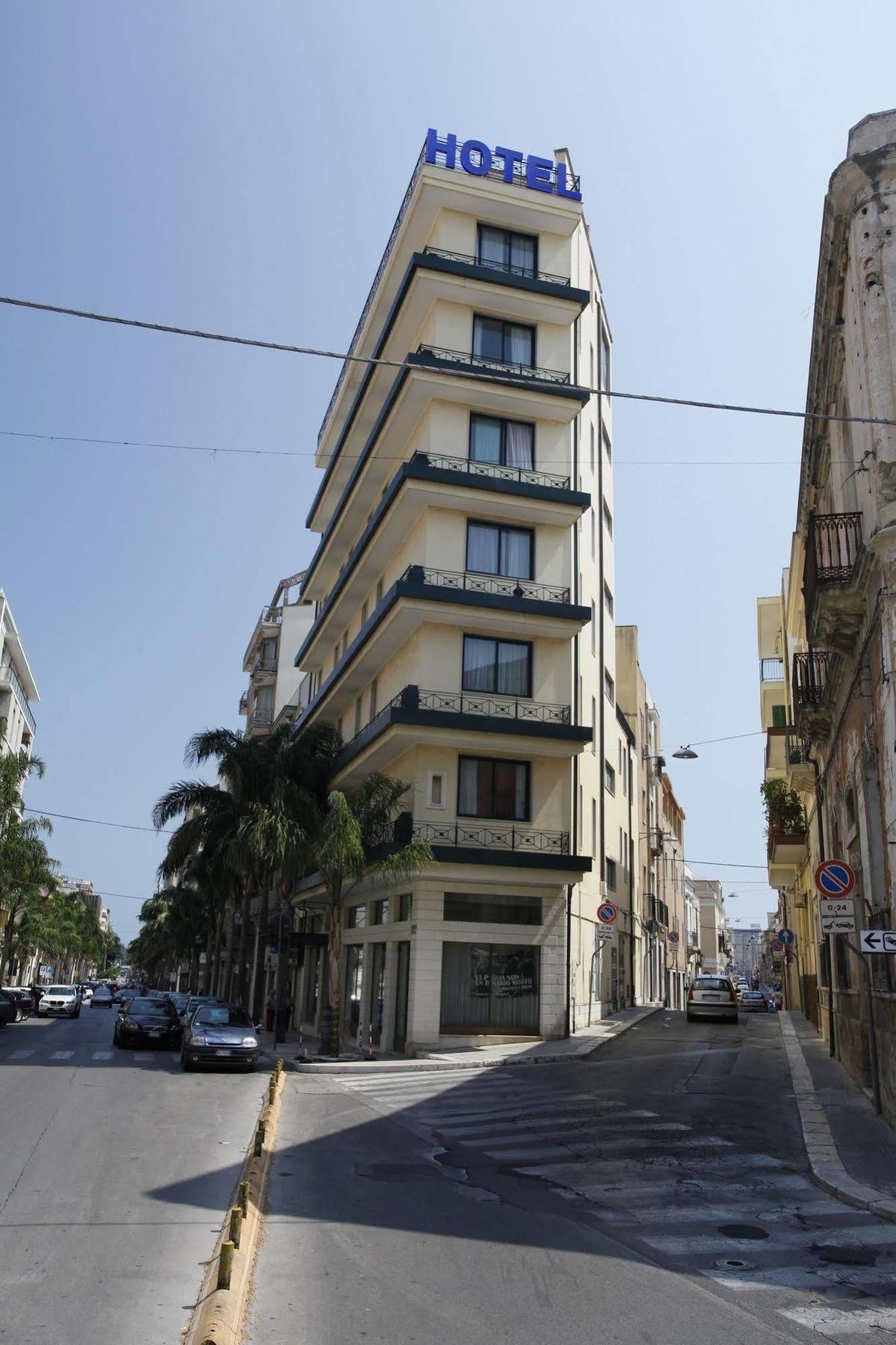 Hotel Colonna Бриндизи Екстериор снимка