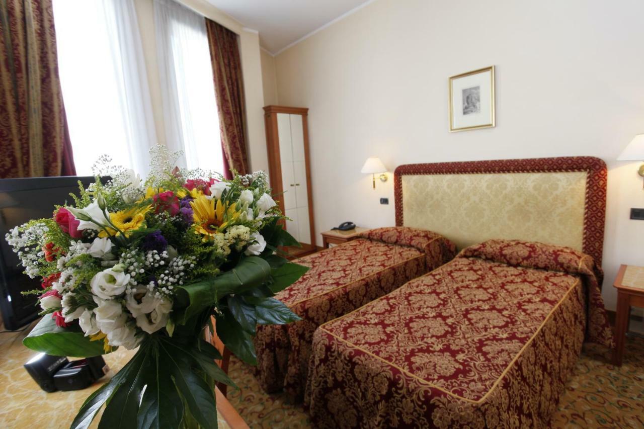 Hotel Colonna Бриндизи Екстериор снимка