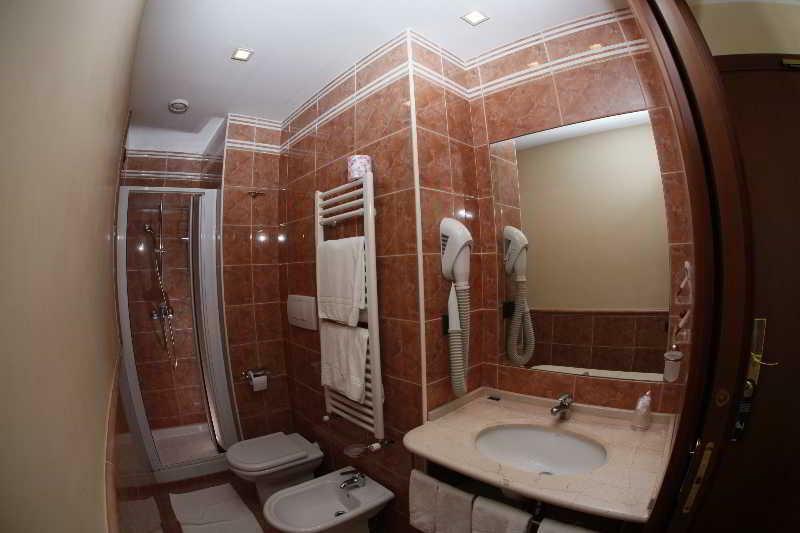 Hotel Colonna Бриндизи Екстериор снимка